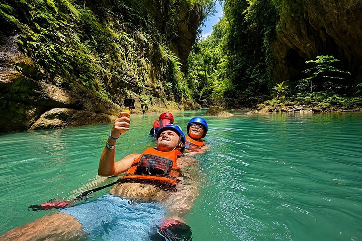 Cebu: Oslob Whale Shark Swimming & Kawasan Falls Canyoneering