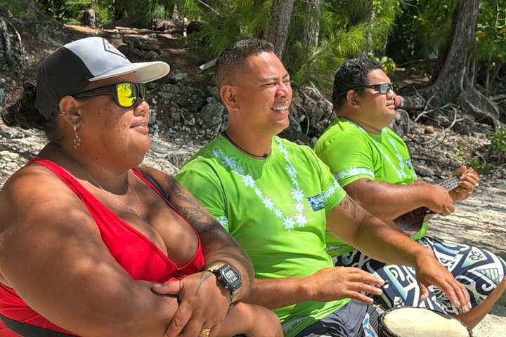Activity/Excursion Lagoon Tour to Moorea by Canoe 6 hours