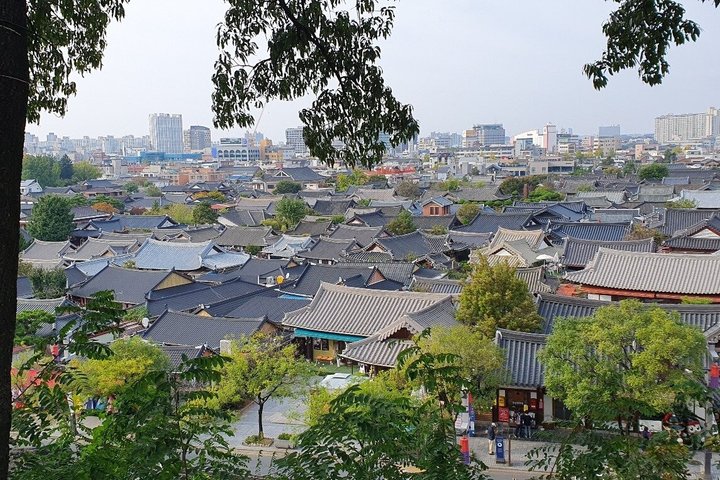 Jeonju Hanok Village and Maisan Mountain Private Group Tour