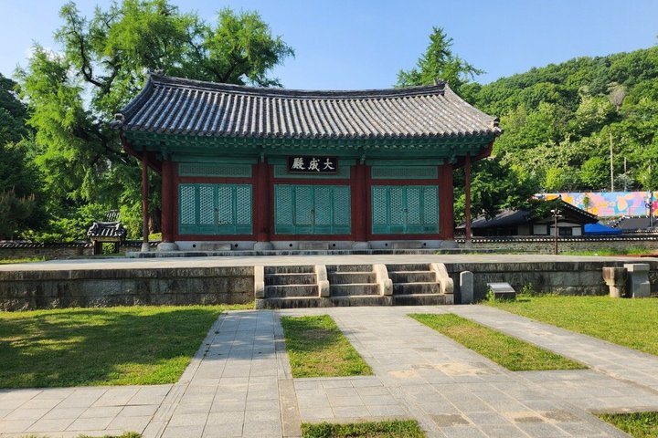 Jeonju Hanok Village and Maisan Mountain Private Group Tour