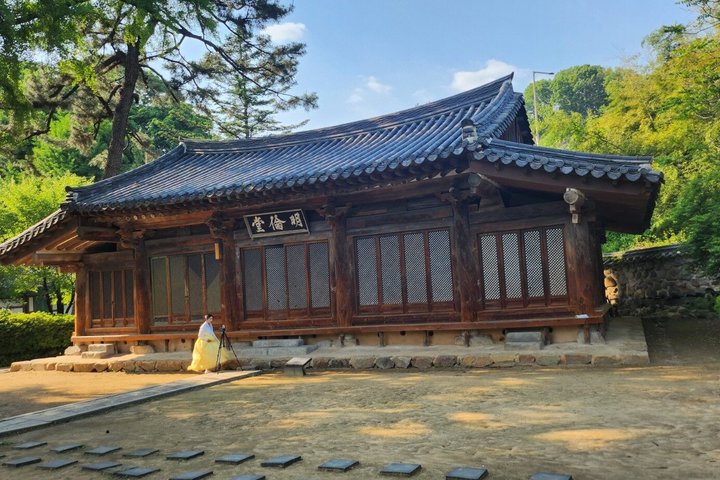 Jeonju Hanok Village and Maisan Mountain Private Group Tour