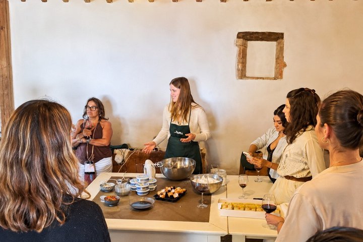 Small-Group Tuscan Cooking Class with Wine & Lunch from Siena