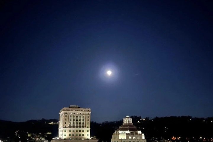 Asheville Rooftop Sunset Tour with Cocktails and Mountain Views
