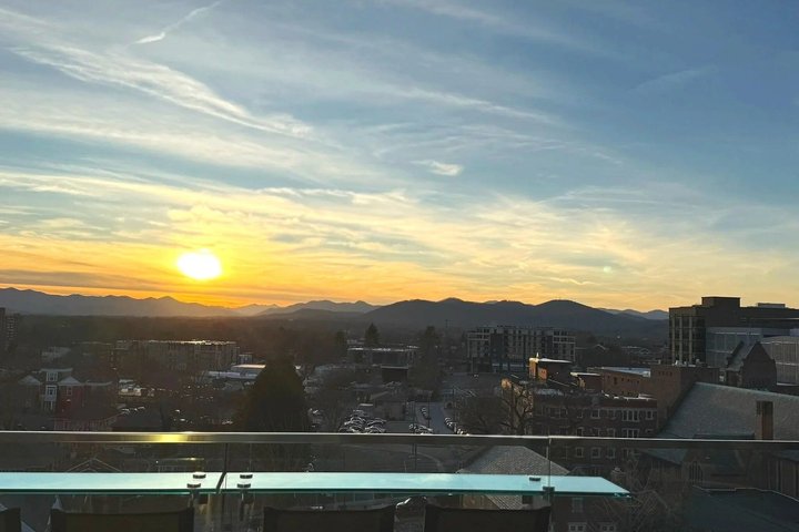Asheville Rooftop Sunset Tour with Cocktails and Mountain Views