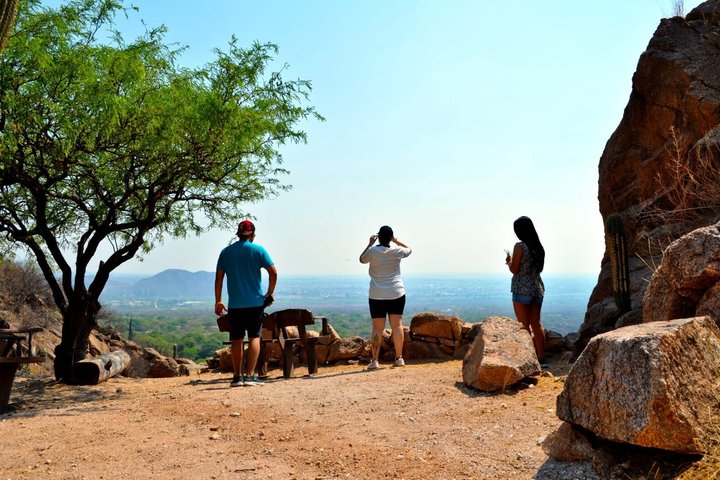 CAFAYATE Wine and Nature, Regional Lunch in El Divisadero