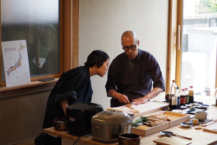 Private Sushi Class in Tokyo–6 Kinds, Cultural Story & Full Meal