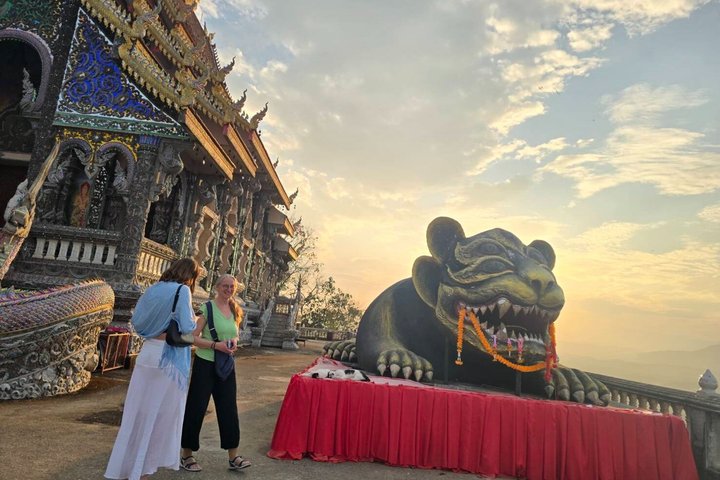 Customizable Private Day Tour of Chiang Rai Highlights
