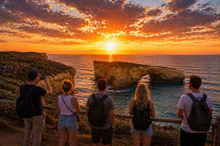 Great Ocean Road Discovery Tour-12 Apostles & Golden Hour Wonders