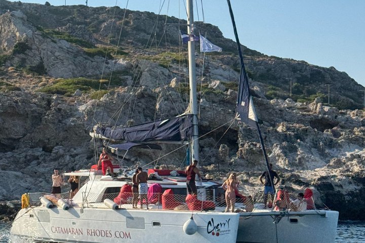 All Inclusive Catamaran Escape with Lunch and Drinks