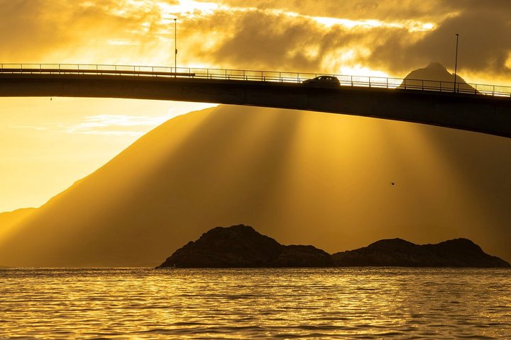 Midnight Light Tour from Henningsvær