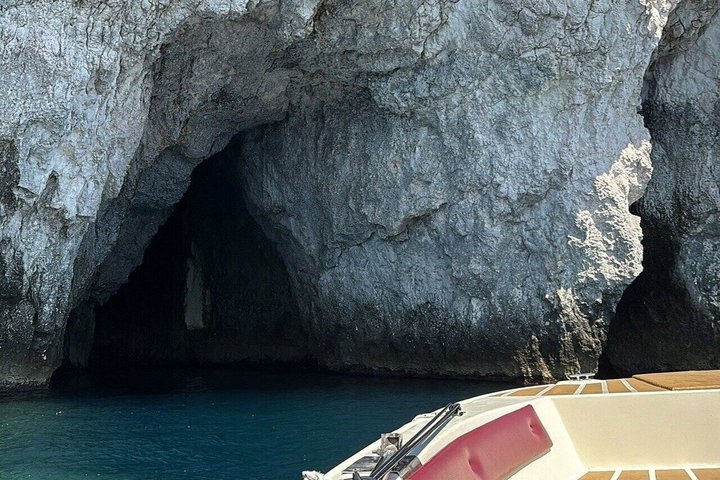 Syracuse Boat tour of the island of Ortigia and sea caves