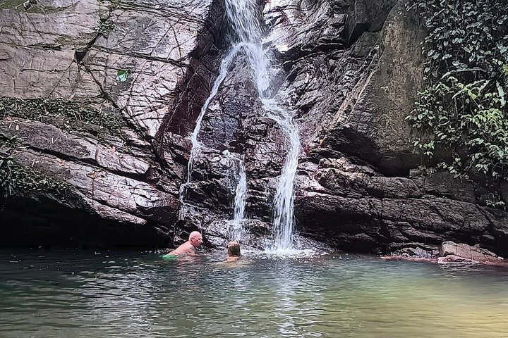 Caribbean Coast Highlights Hummingbirds, Waterfall and Beaches