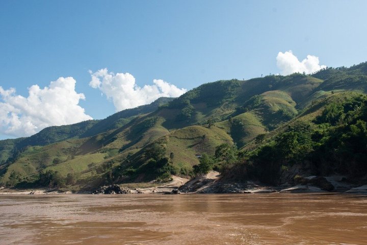 Chiang Rai: 2 Days 1 Night Slow Boat Transfer to Luang Prabang