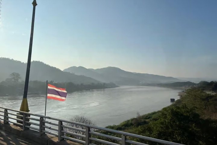 Chiang Rai: 2 Days 1 Night Slow Boat Transfer to Luang Prabang