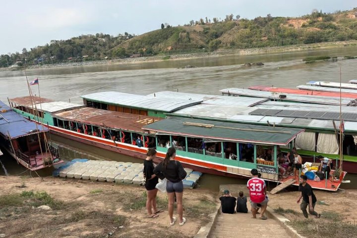 Chiang Rai: 2 Days 1 Night Slow Boat Transfer to Luang Prabang