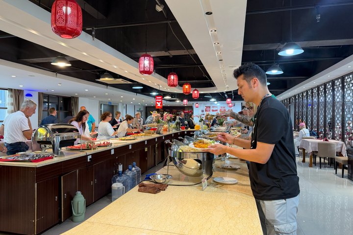 Mini Group Xian Day Tour to Terracotta Army, City Wall, Pagoda and Muslim Bazaar