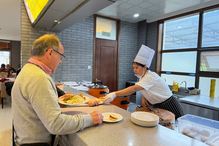 Mini Group Xian Day Tour to Terracotta Army, City Wall, Pagoda and Muslim Bazaar