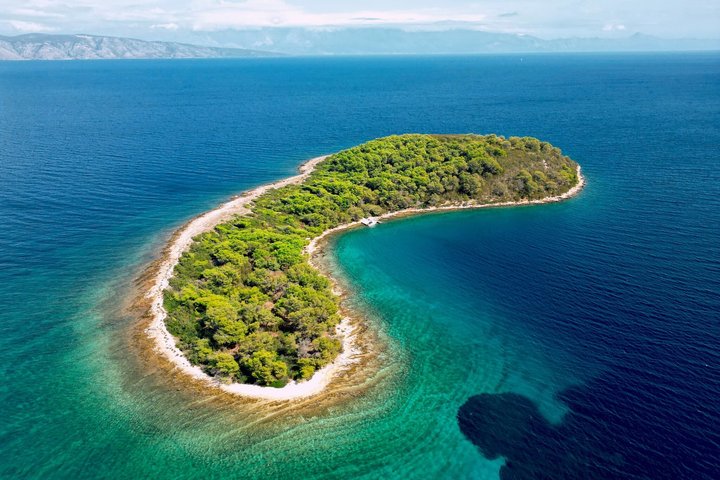 Makarska: 3-Island Speedboat Tour with Cave and Blue Lagoon