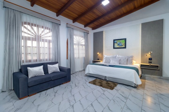 Galapagos First Class 5 Day Package with Yacht Day Tours