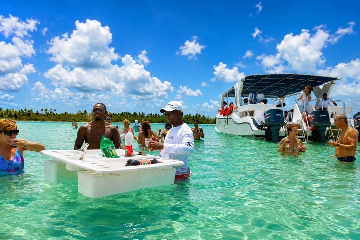 Saona Island Day Trip From Punta Cana with Lunch and Open Bar