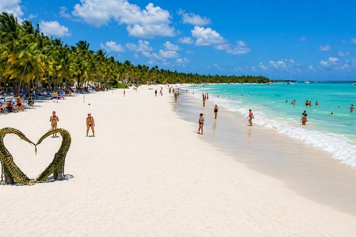 Saona Island Day Trip From Punta Cana with Lunch and Open Bar