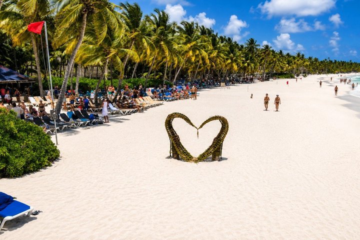 Saona Island Day Trip From Punta Cana with Lunch and Open Bar