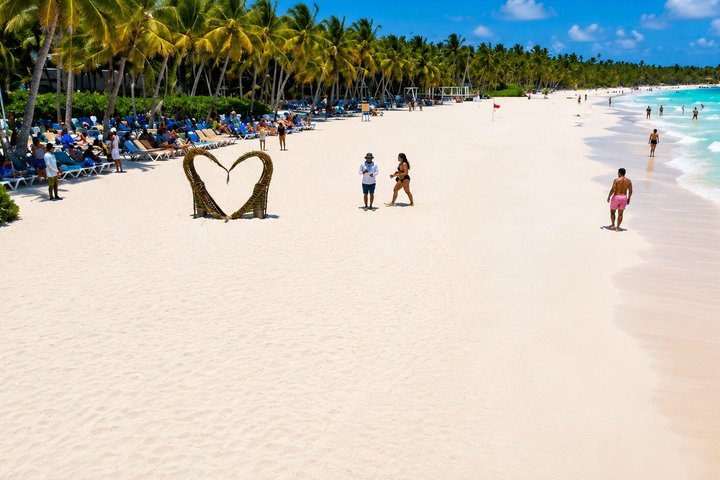Saona Island Day Trip From Punta Cana with Lunch and Open Bar