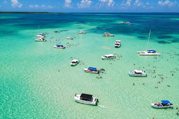 Saona Island Day Trip From Punta Cana with Lunch and Open Bar
