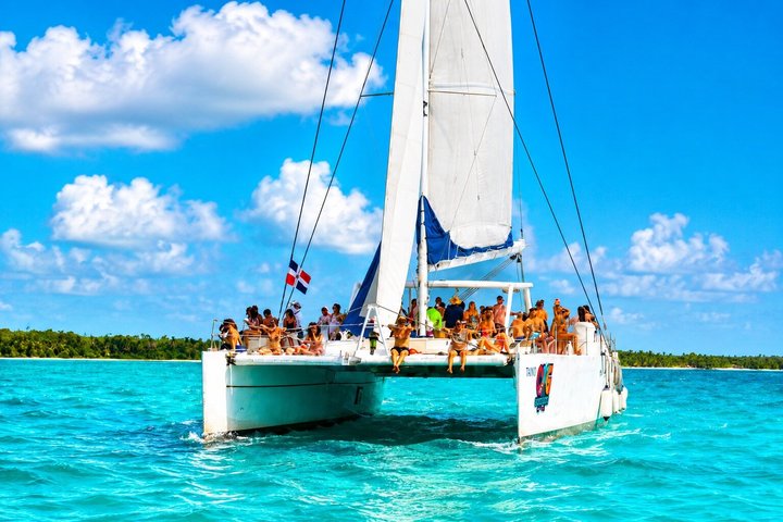 Saona Island Day Trip From Punta Cana with Lunch and Open Bar