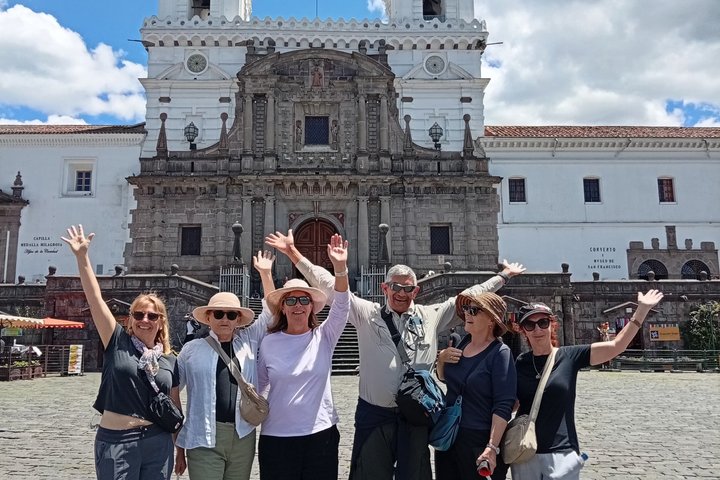 PRIVATE City Tour: Quito Colonial, Half the World and Cable Car