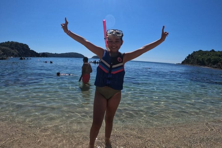 Half-Day Snorkeling Tour at Ixtapa Zihuatanejo with Lunch