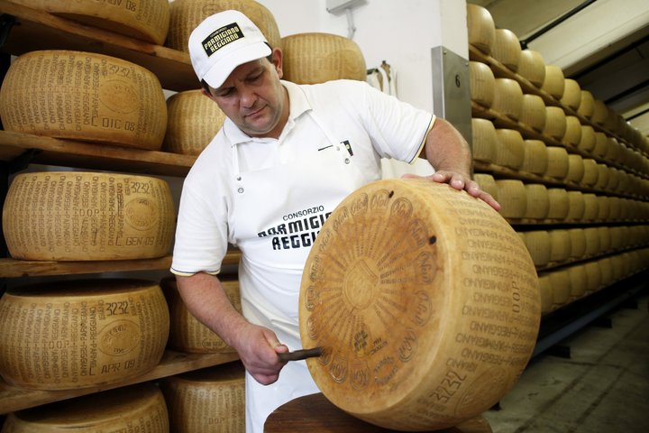 From Parma: Parmigiano,Prosciutto and winery Tour and tasting