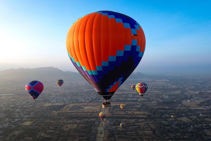 Balloon Flight + Breakfast in a cave + Pick up CDMX + Pyramids