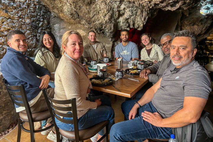 Balloon Flight + Breakfast in a cave + Pick up CDMX + Pyramids