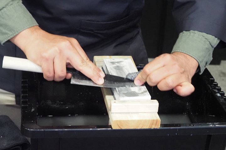 Make Your Own Knife in Osaka (Sharpening and Engraving)