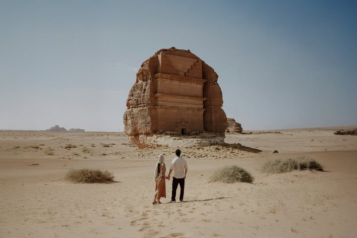 AlUla Half Day Tour Hegra Old Town Maraya and Saudi Meal