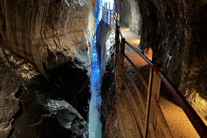 Lauterbrunnen E-Bike Tour - Trümmelbach Falls & Hidden Valleys