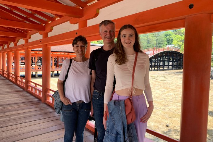 Hiroshima & Miyajima in 1 Day: Private Tour, Licensed Guide