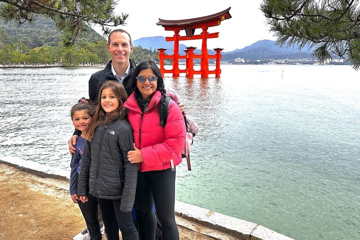 Hiroshima & Miyajima in 1 Day: Private Tour, Licensed Guide