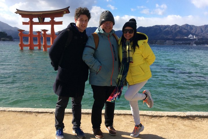 Hiroshima & Miyajima in 1 Day: Private Tour, Licensed Guide