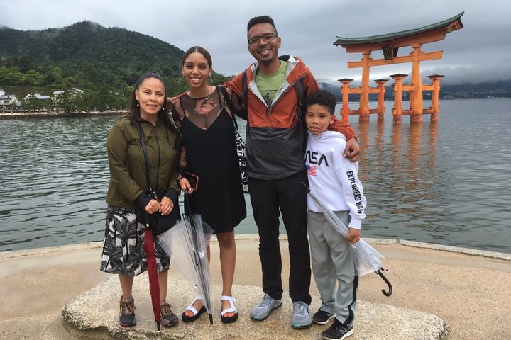 Hiroshima & Miyajima in 1 Day: Private Tour, Licensed Guide