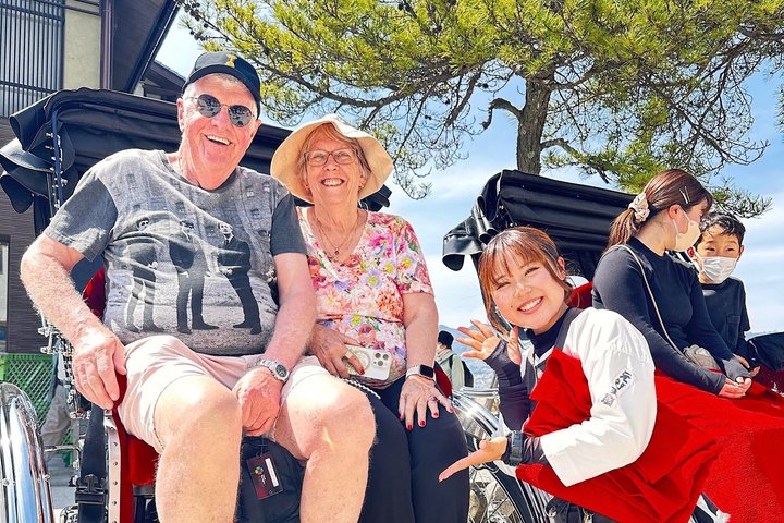 Hiroshima & Miyajima in 1 Day: Private Tour, Licensed Guide