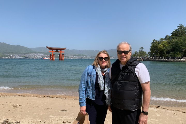 Hiroshima & Miyajima in 1 Day: Private Tour, Licensed Guide