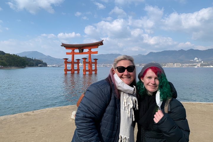 Hiroshima & Miyajima in 1 Day: Private Tour, Licensed Guide