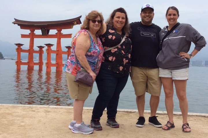Hiroshima & Miyajima in 1 Day: Private Tour, Licensed Guide