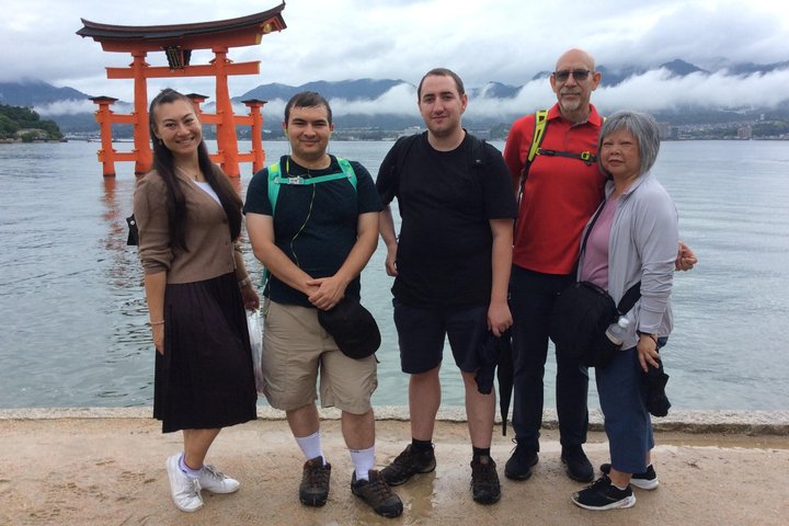 Hiroshima & Miyajima in 1 Day: Private Tour, Licensed Guide