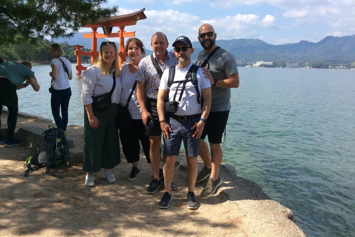 Hiroshima & Miyajima in 1 Day: Private Tour, Licensed Guide