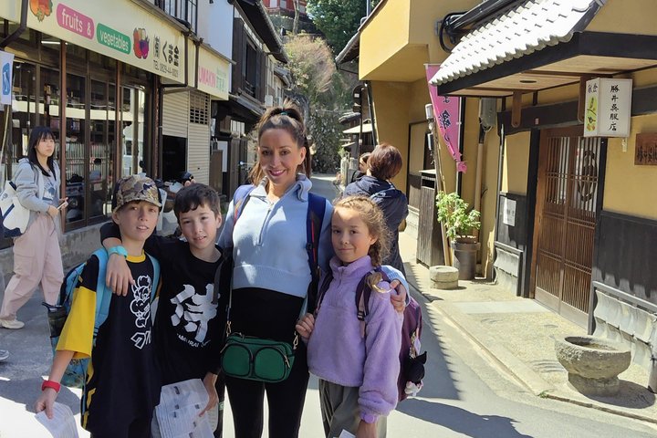 Hiroshima & Miyajima in 1 Day: Private Tour, Licensed Guide