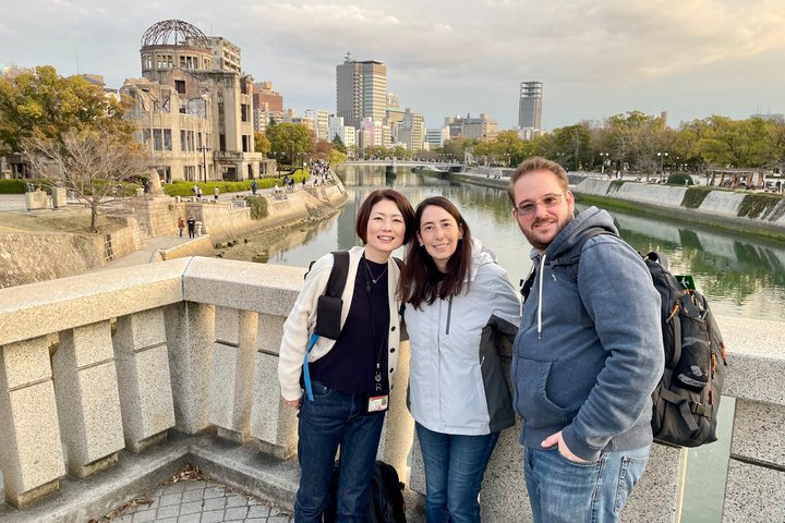 Hiroshima & Miyajima in 1 Day: Private Tour, Licensed Guide