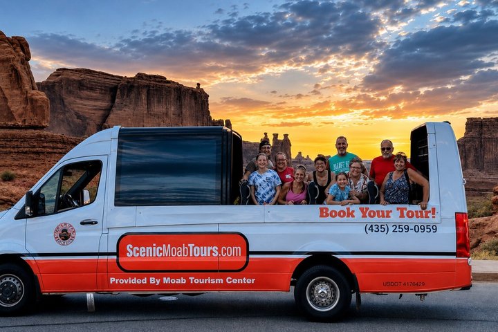 HIGHLY RATED Arches National Park Sightseeing Tour From Moab Utah
